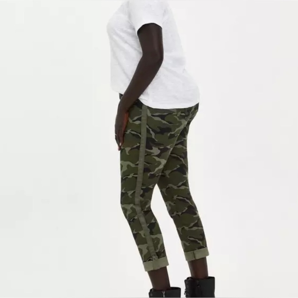 TORRID Crop Aviator Skinny Stretch Twill Mid Rise Camo Print Pants Size 22